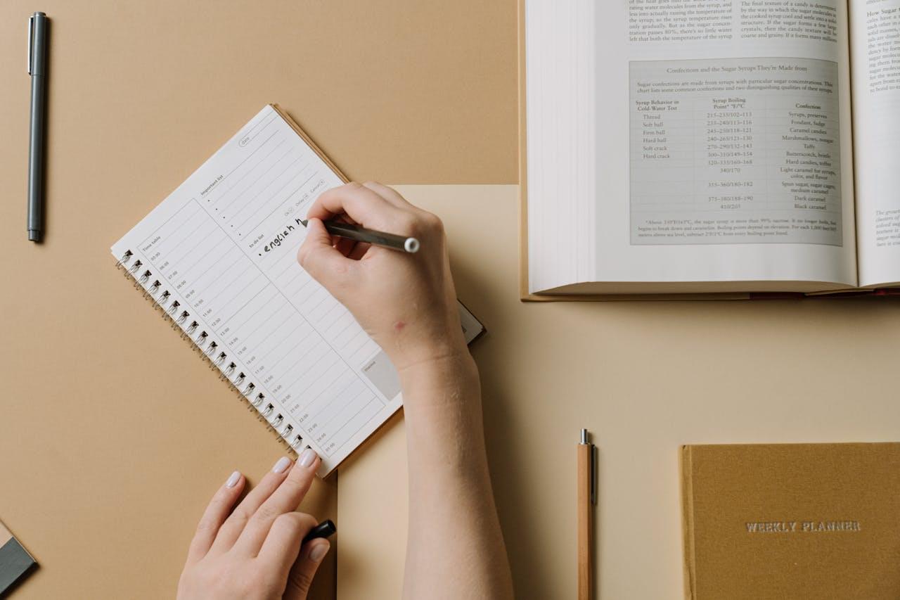 Рабочее место с ежедневником